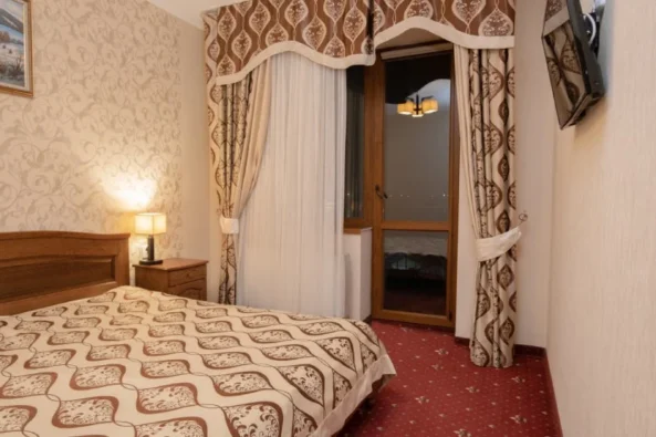 Hotel Zhayvoronok